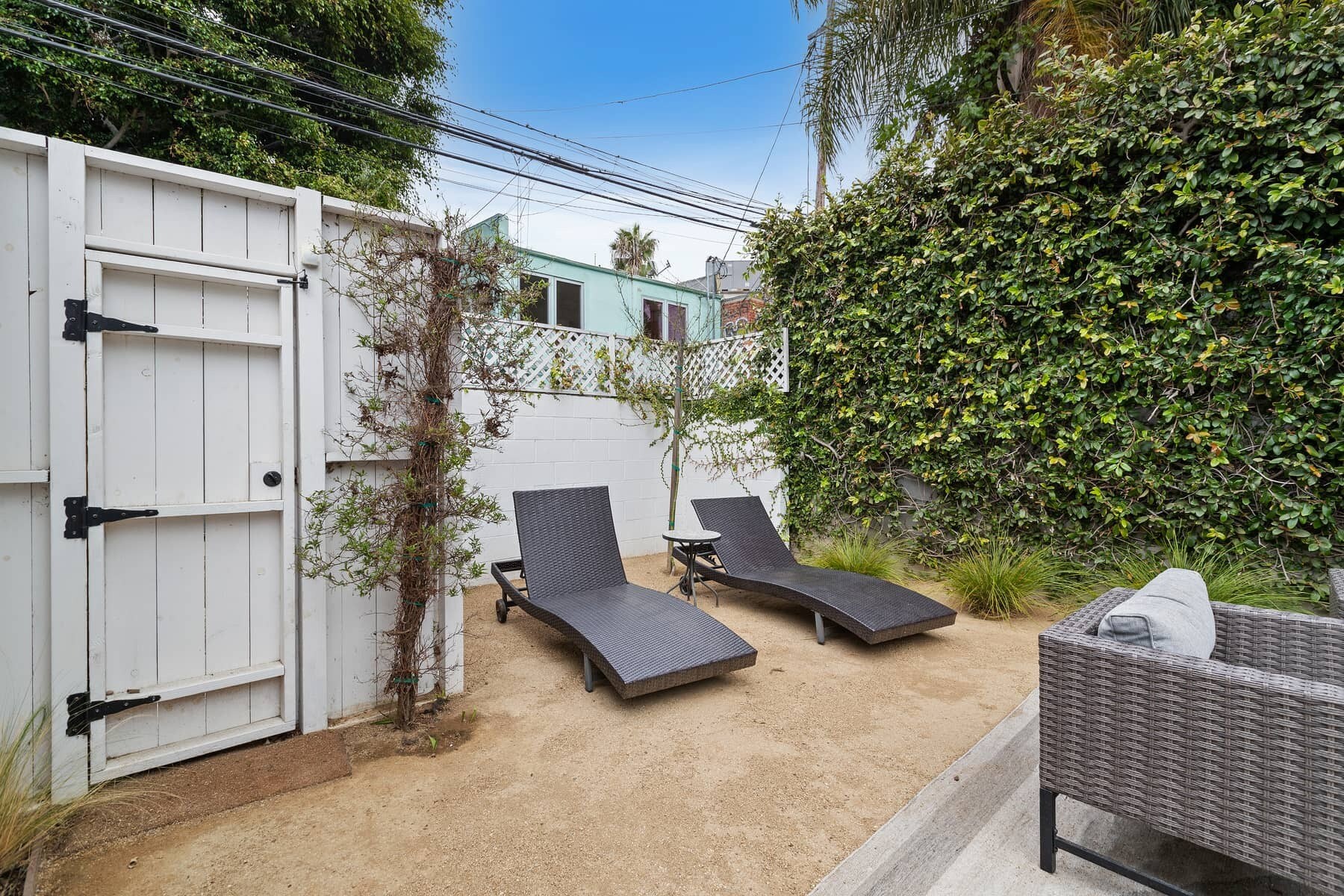 Building Photo - 1425 Cabrillo Ave