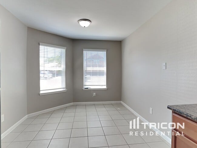 Building Photo - 717 Totem Trail Dr