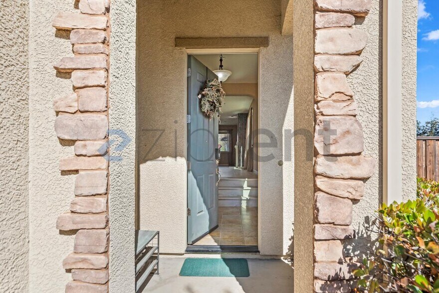 Building Photo - 205 Blum View Dr