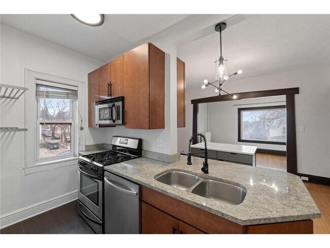 Building Photo - 2881 Irving Ave S