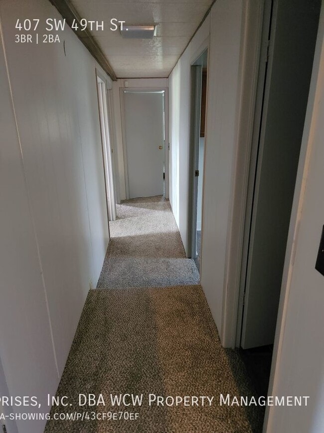 Building Photo - 407 SW 49th St