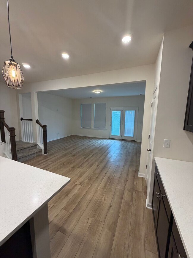 Building Photo - Beautiful 3 Bed / 2.5 Bath Townhome in Foxbank Plantation