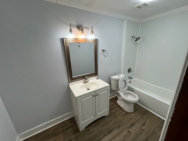 Building Photo - 521 Launcelot Rd