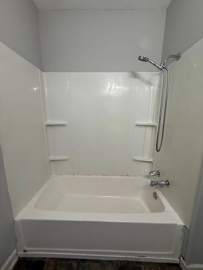 Building Photo - East Nashville Cottage - 2 Bedroom - Private Backyard