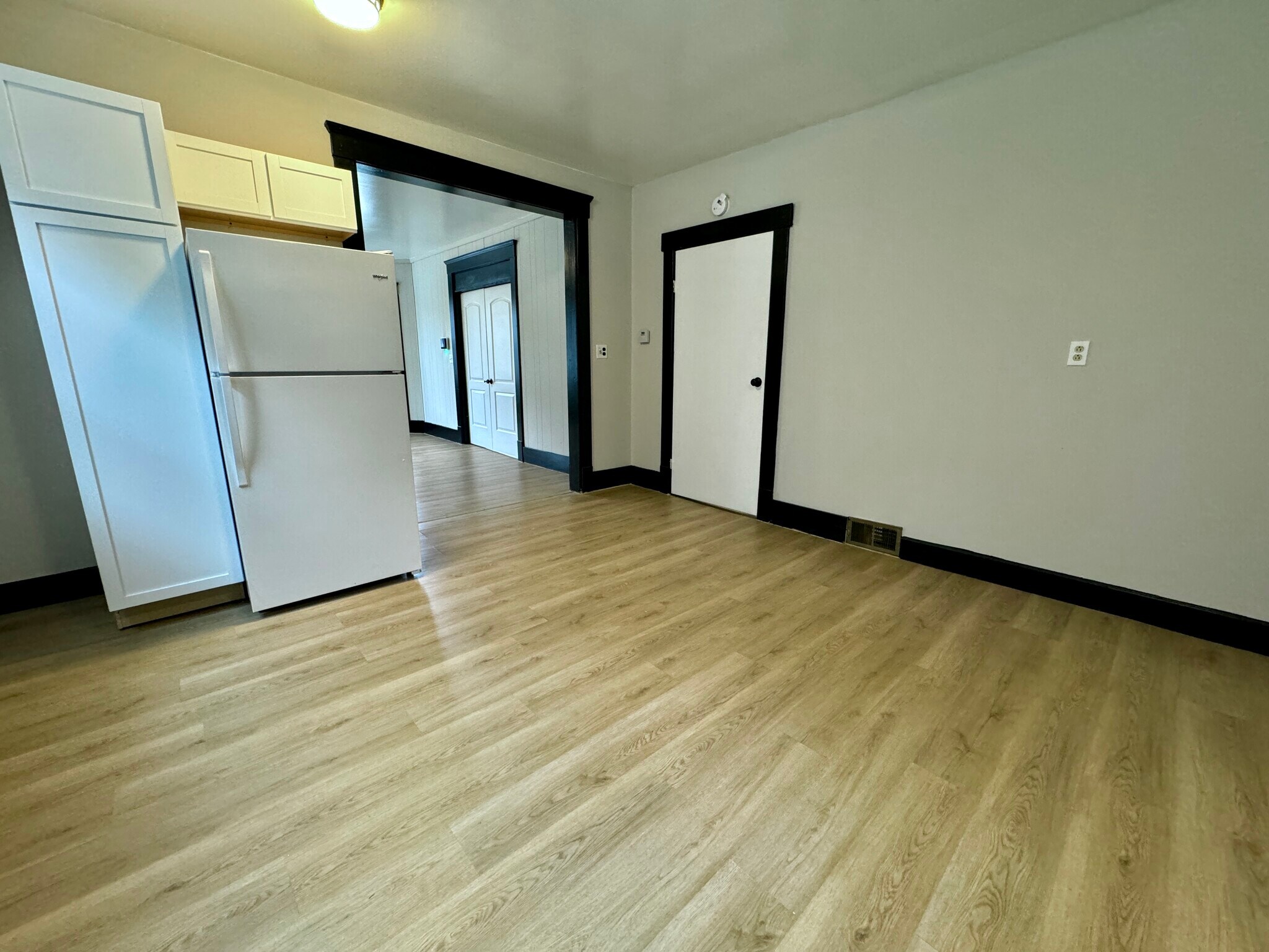 Building Photo - 1851 W 58th St