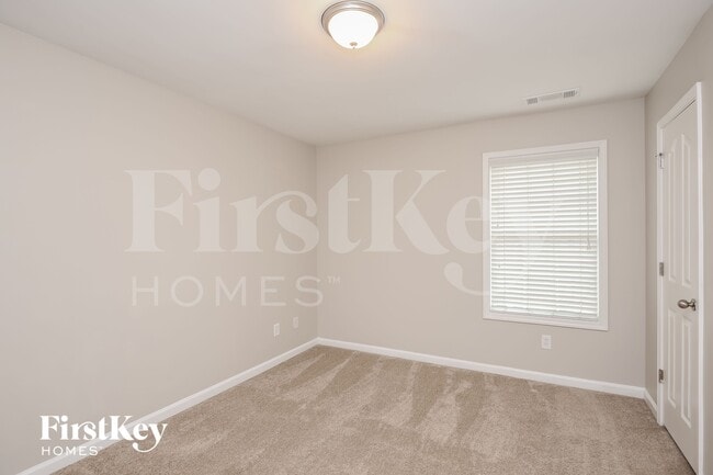 Building Photo - 6031 Apple Grove Rd NE