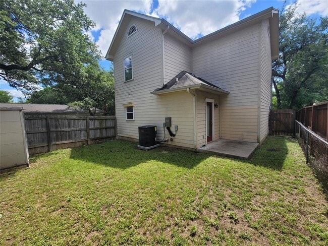 Building Photo - 3304 Blumie St