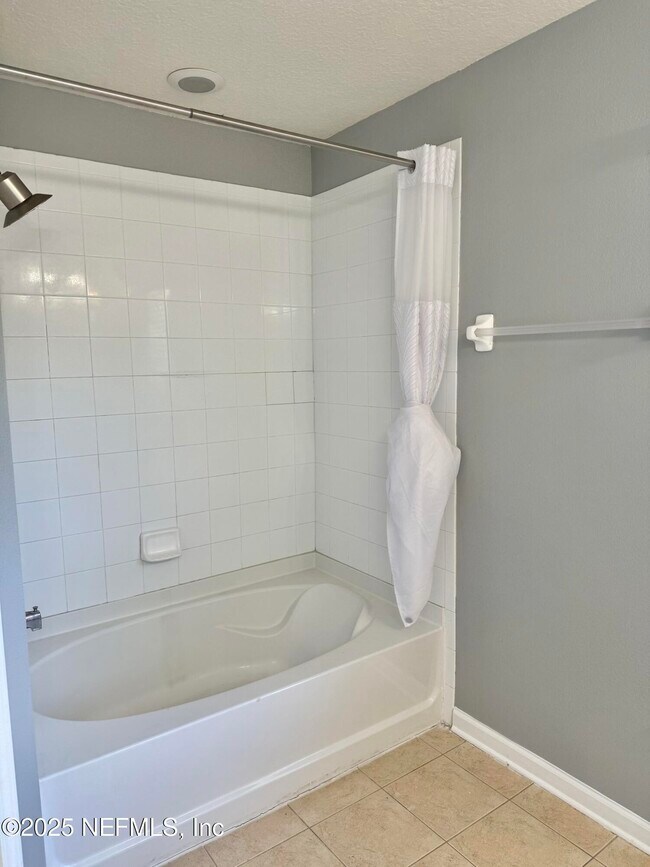 Building Photo - 4210 Highwood Dr