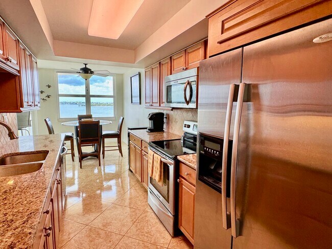 Building Photo - 5480 N Ocean Dr