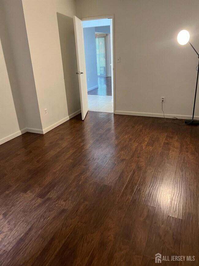 Building Photo - 18 Lake Ave