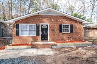 Building Photo - Home near Tobacco Trail in Durham!