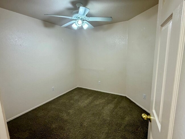 Building Photo - 2804 Blackburn Dr