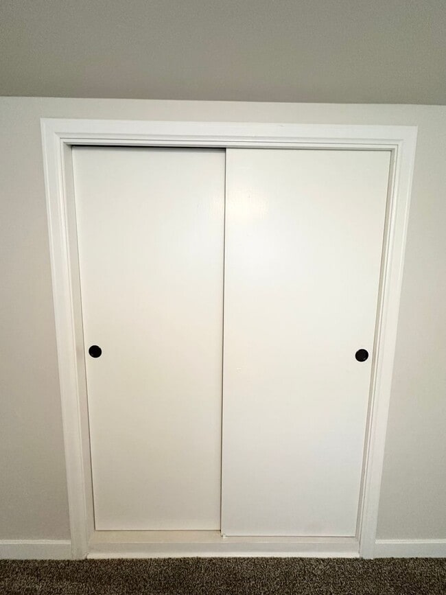 Building Photo - Rent with confidence! Across the street from College of Idaho!