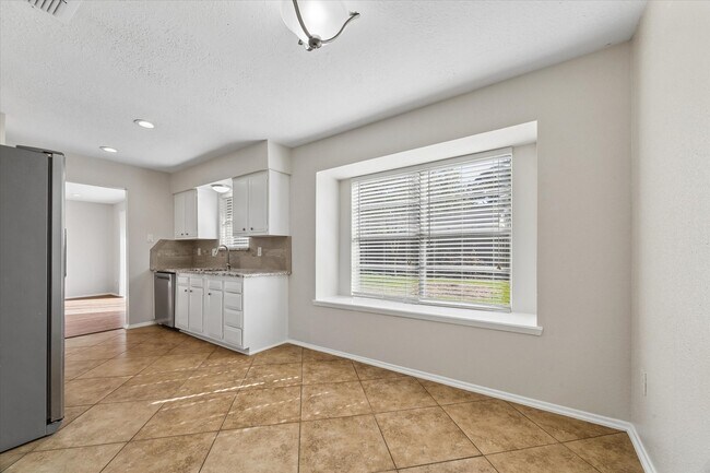 Building Photo - 17134 Barcelona Dr