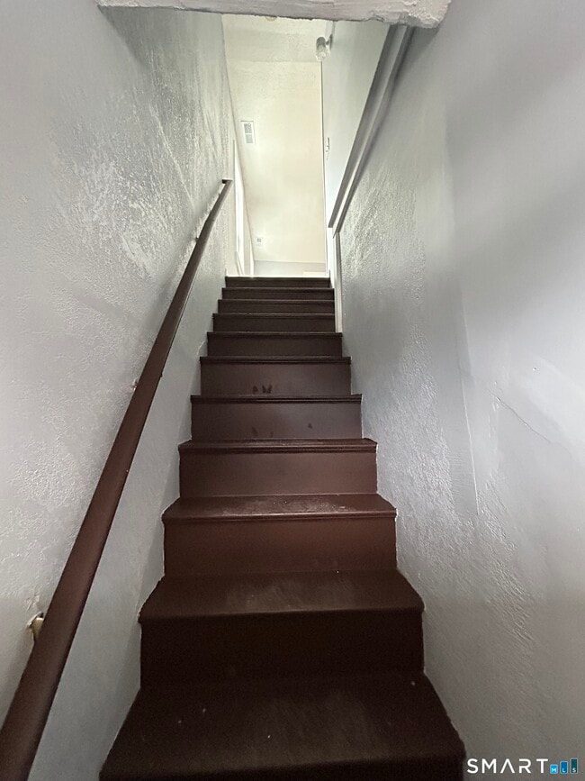 Building Photo - 18 Wilson St