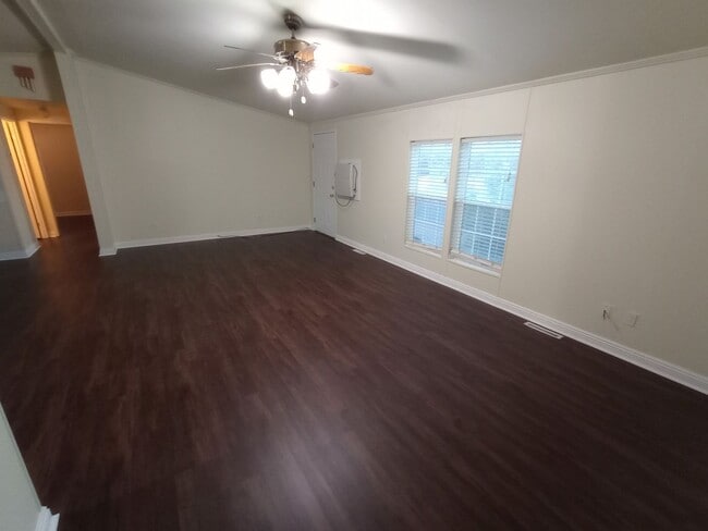 Building Photo - 3 Bed Charming Updated Home Silver Springs