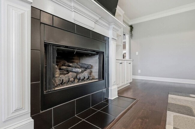 Building Photo - 128 Thistledown Dr