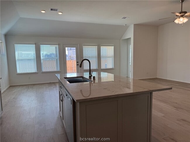 Building Photo - 6222 Greenville Dr