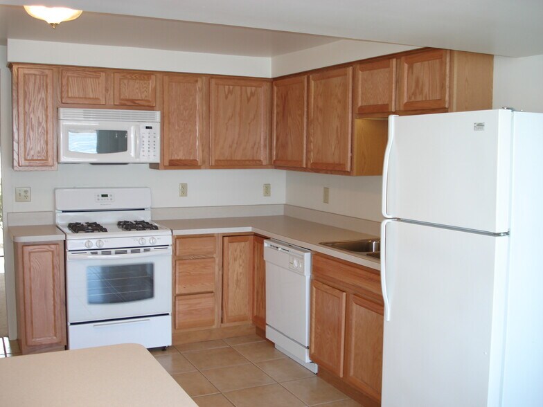 Building Photo - 8755 Hilton Rd