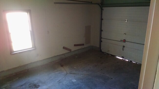 Building Photo - 7830 Donnelly Ave