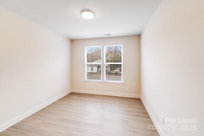 Building Photo - 645 Brookwood St