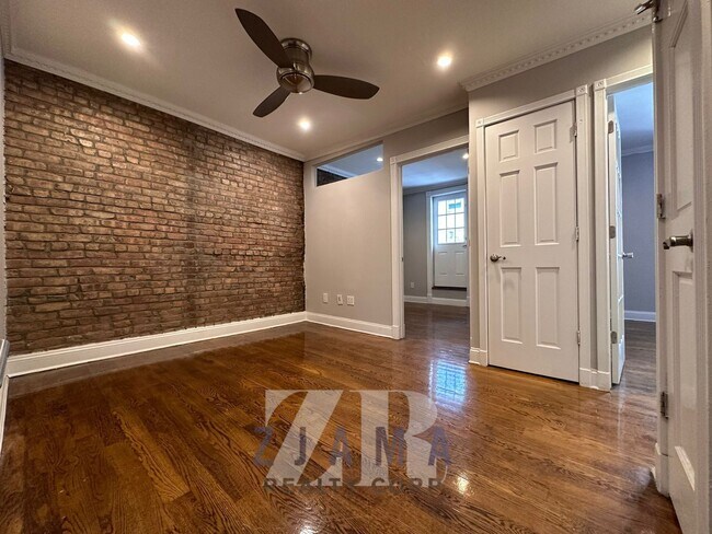 Primary Photo - 222 Avenue B