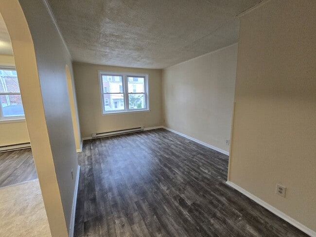 Building Photo - 325 N Perry St