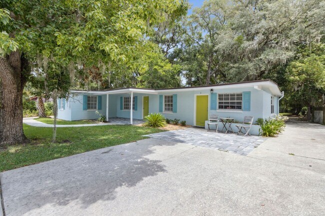 Building Photo - Small Duplex on Amelia Island