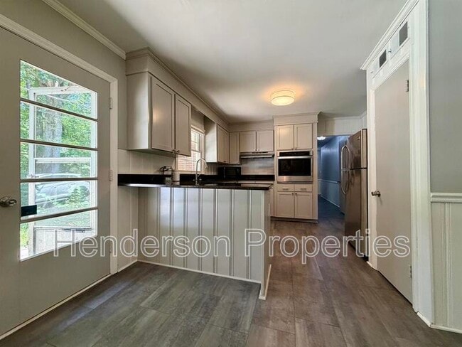 Building Photo - 6801 Woodland Cres