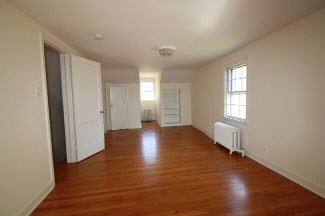 Building Photo - 1205 Long Hill Rd
