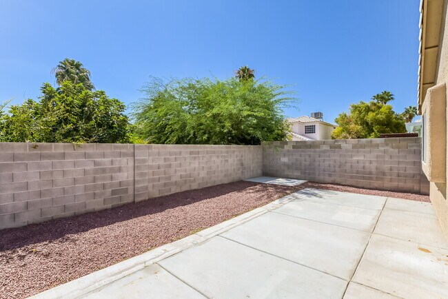 Building Photo - 5901 Commodore Cove Dr