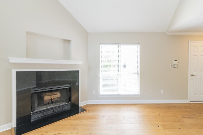 Building Photo - 2516 Cranbrook Ln