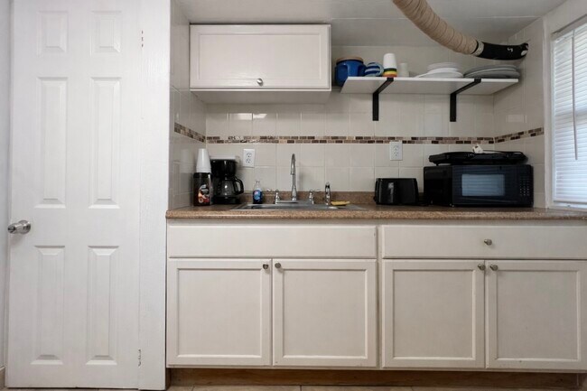 Building Photo - 4111 Oleander Dr