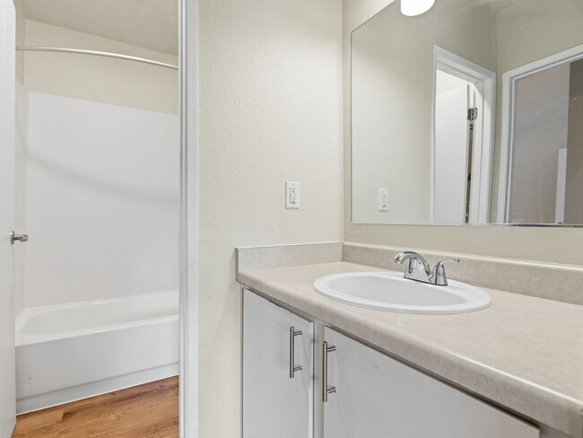 Building Photo - 6005