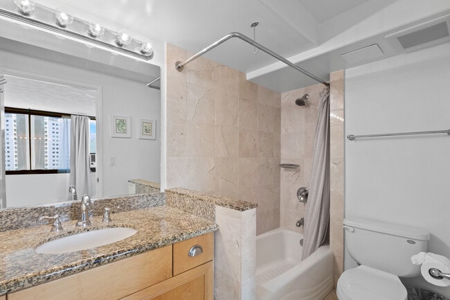 Building Photo - 343 Hobron Ln