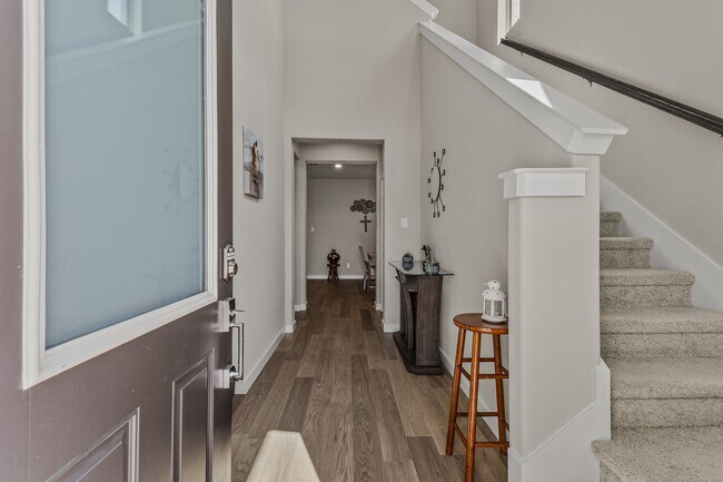 Building Photo - 706 Melody Hl Dr