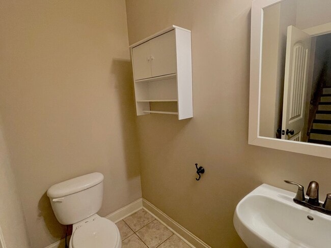 Building Photo - Spacious Home in Solamere with basement