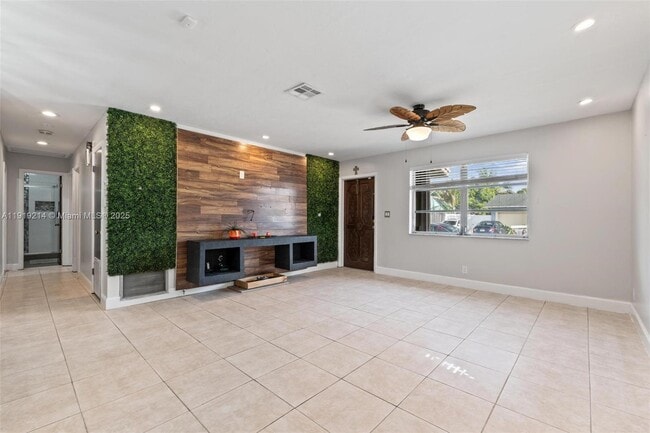 Building Photo - 1912 SW 97th Terrace