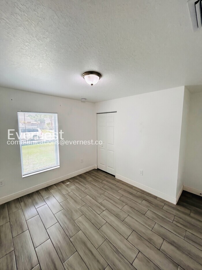 Building Photo - 1132 Maybury Dr