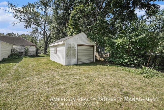 Building Photo - 112 Palmer St NE