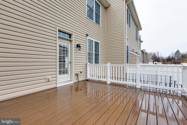 Building Photo - 8526 Pine Springs Dr