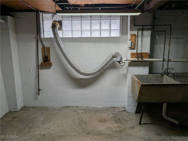 Building Photo - 486 Needham Ave