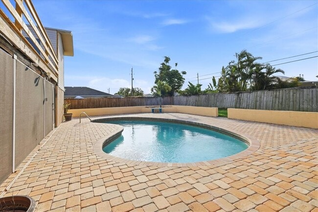 Building Photo - 515 46th St W