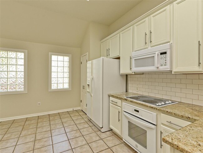 Building Photo - 11 Troon Dr