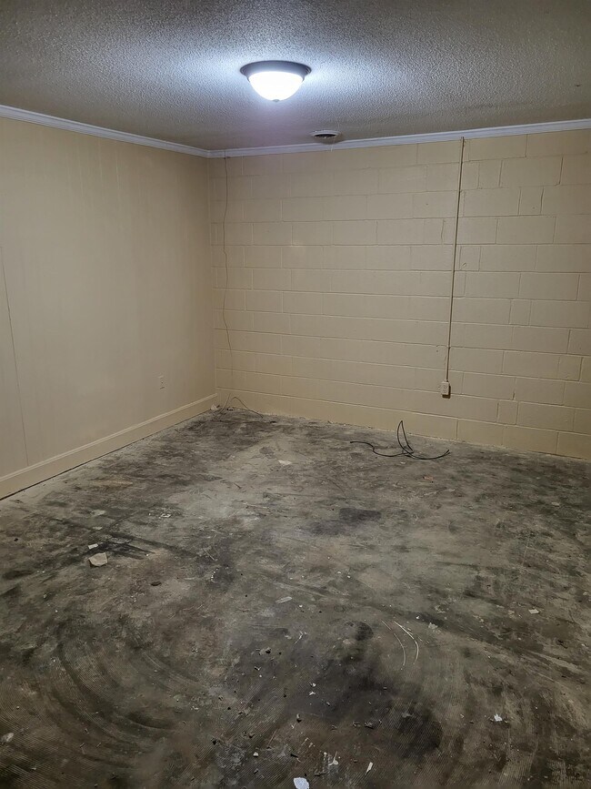 Building Photo - 3321 Oak Hill Dr