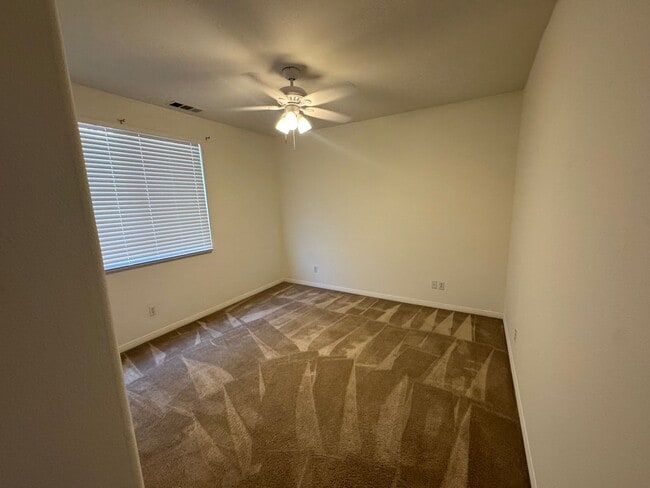 Building Photo - 6 bedroom 4.5 baths in Corona CA