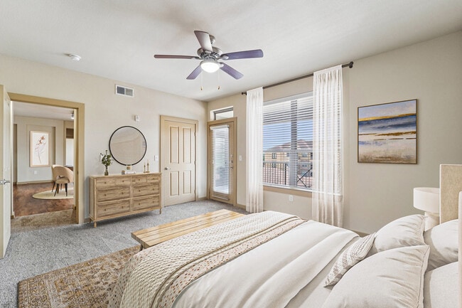 Building Photo - Serving Space & Style