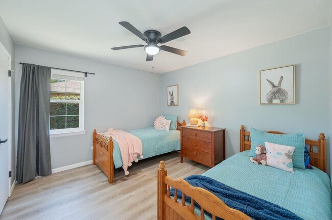 Building Photo - 512 Samana Way