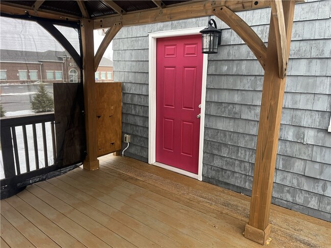 Building Photo - 898 Ridge Rd