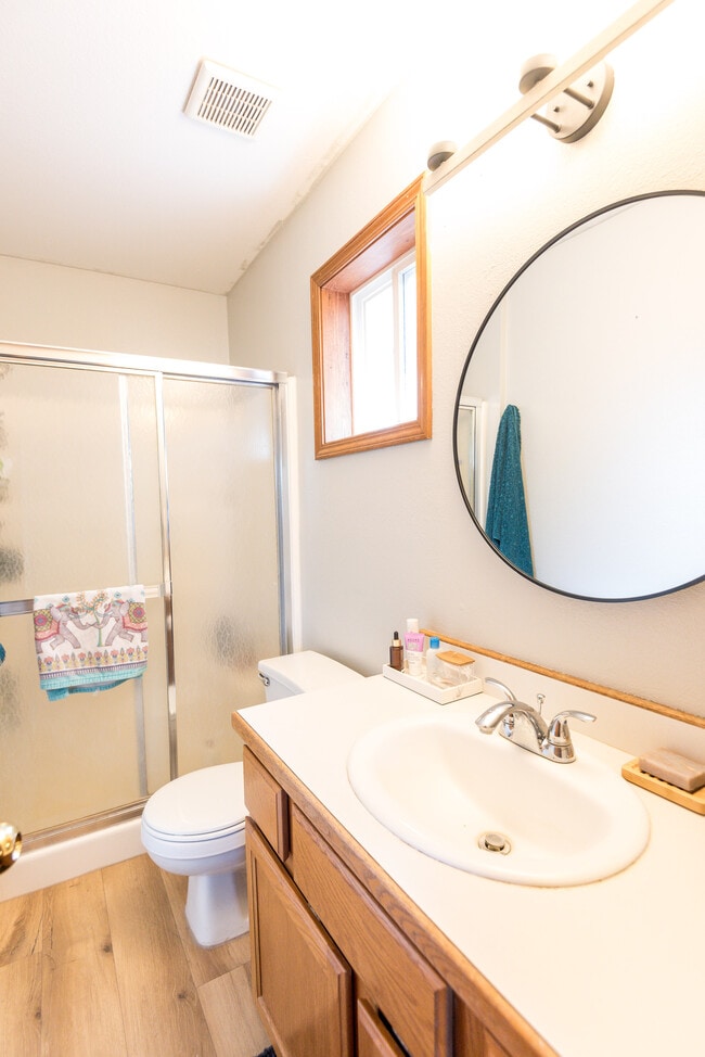 Building Photo - 485 Farber Dr